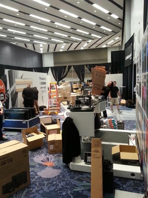 Si smonta lo stand Roland al Winter NAMM 2013