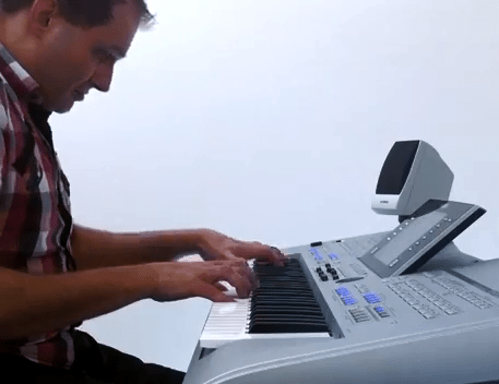 Martin Harris suona Tyros4