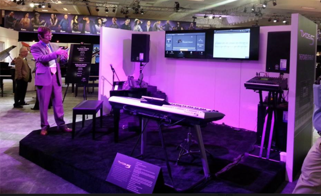 Tyros5 allo stand Yamaha (Winter NAMM 2014)