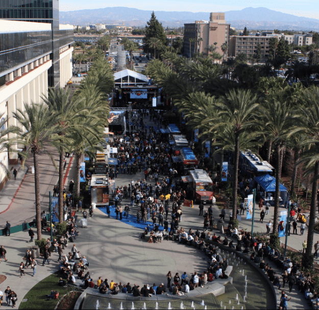 Affollamento all'ingresso della fiera Winter NAMM 2016